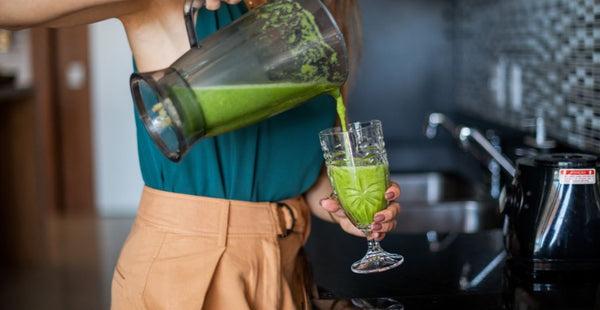 Top 9 Green Juice Health Benefits When Taken in the Morning: A Dietitian’s Perspective